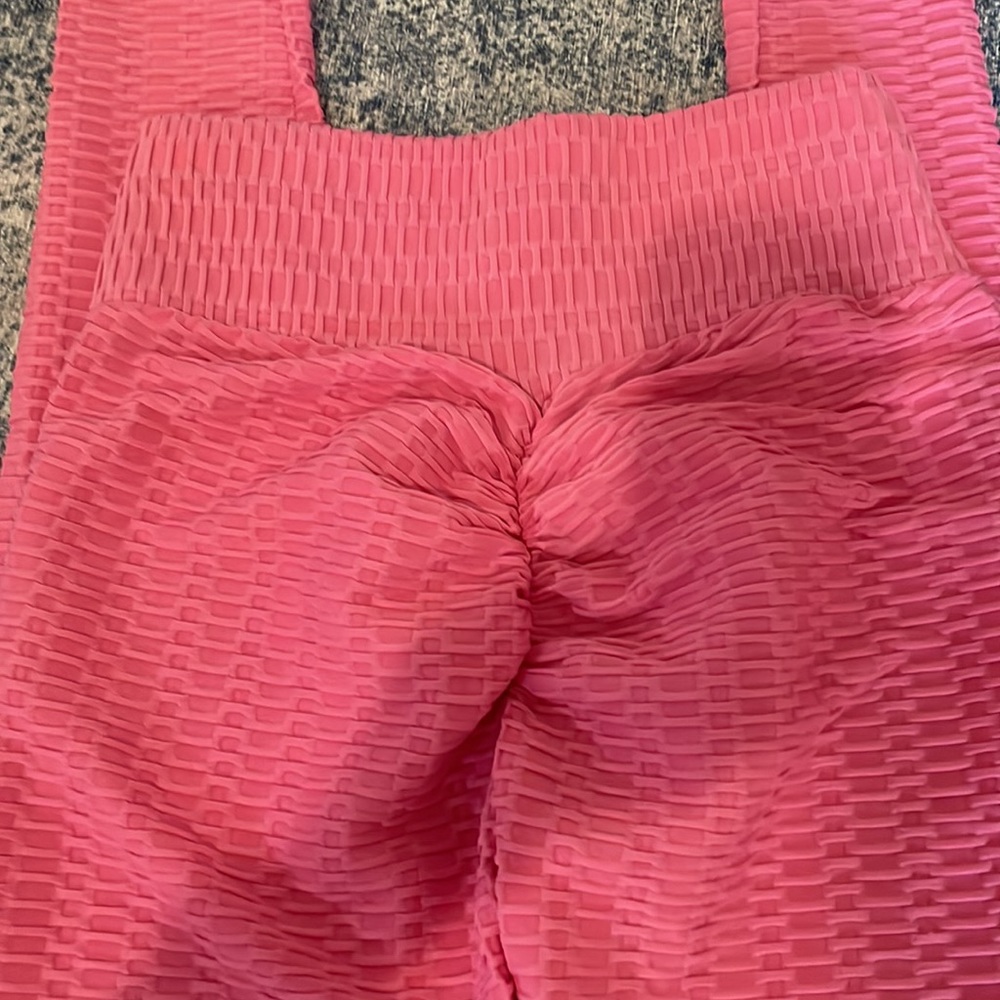 Tick tock famous pink scrunchy butt leggings